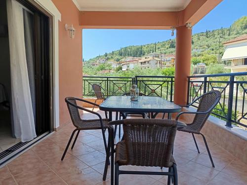 Surrounding environment, Villa Eleni in Kypseli