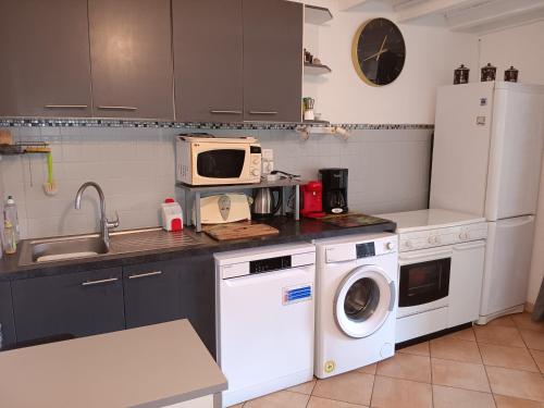 virtuve, Corse-San Giuliano-maison- 2 mn de la plage in San-Giuliano