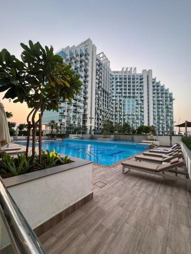 Cozy Studio with Balcony & Burj Khalifa View - image 11