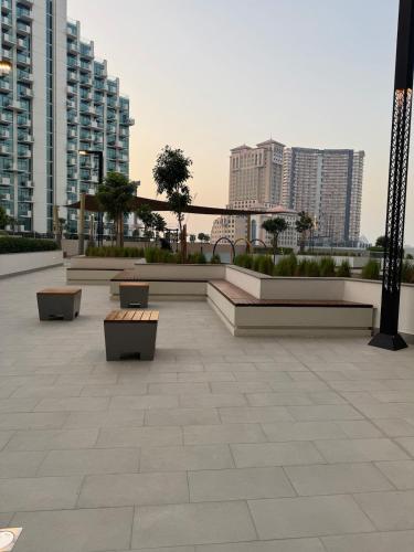 Cozy Studio with Balcony & Burj Khalifa View - image 13