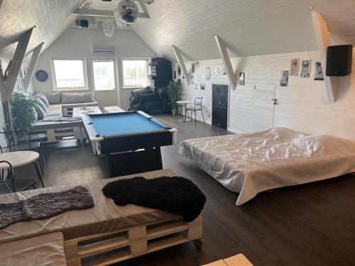 Stay in a country party and penthouse with terrace in Edenberga
