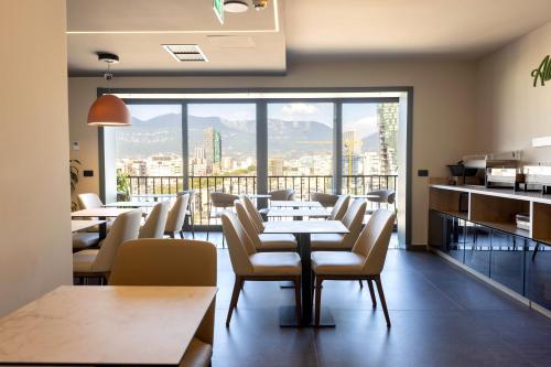 อาหารและเครื่องดื่ม, Si Hotel in กลางเมืองติรานา