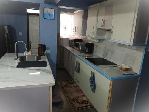Kitchen, LHM Apartments in Oistins