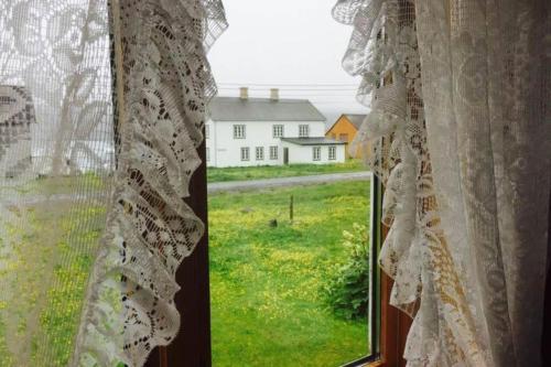 Grandfathers house in Вардьо