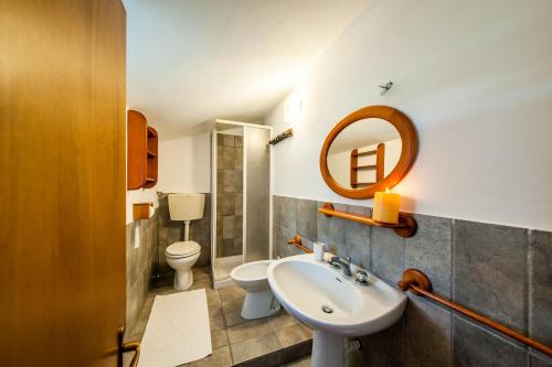 2 bedrooms, 4 beds