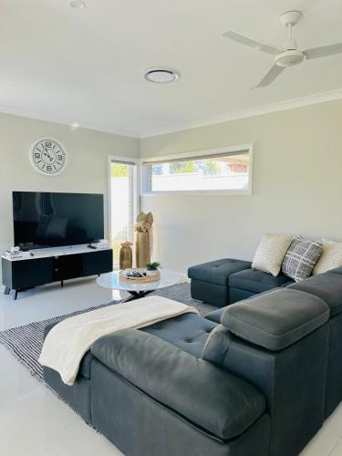Cozy & Spacious 5BR Family Home with Free On-Site Parking, Pendle Hills (zdjęcie 3)