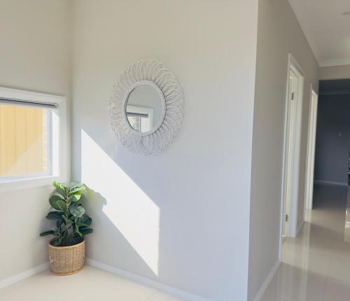 Cozy & Spacious 5BR Family Home with Free On-Site Parking, Pendle Hills (zdjęcie 10)