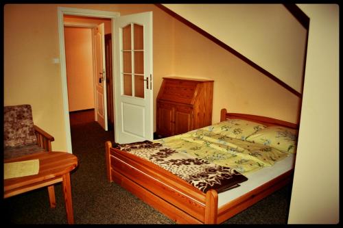 4 twin beds