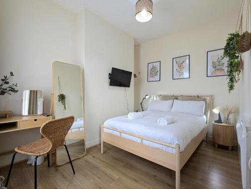 Guest Rooms in Anfiled Near Stadium, Free Parking 2