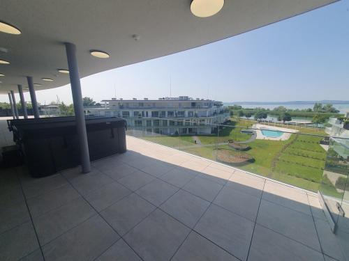 อ่างแช่น้ำร้อน, SzemesBay Apartment in บาลาตอนเซเมส