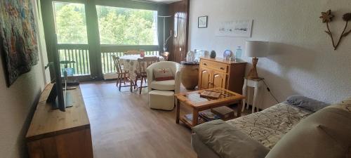 Grand studio près Lac Gaillands – khách sạn tại Les Praz d'en Bas