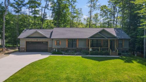 Lazy Bear Inn - image 8