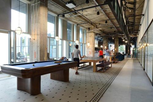 Student Only Gold Studio Upper Level Premium View at Kings Cross, Londyn