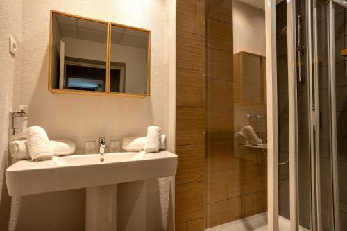 2 twin beds
