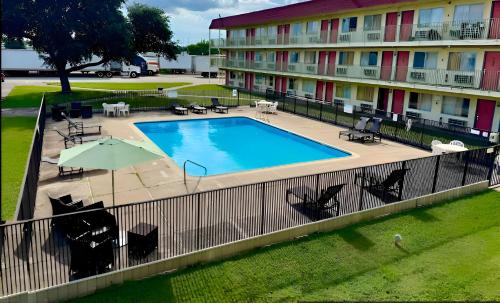 Exterior view, OYO Hotel Houston Southwest I-69 in Westchase