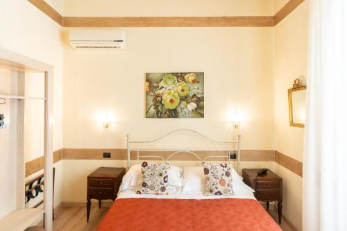 Double or Twin Room image 8