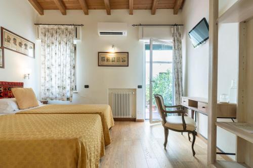 Superior Double Room image 10