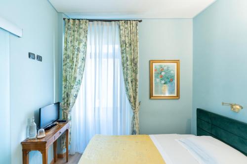 Single Room image 7
