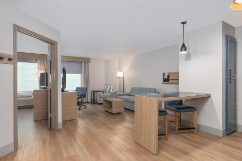 Candlewood Suites Houston The Woodlands an IHG Hotel - image 6