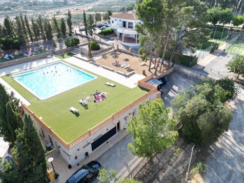 2 bedrooms, 4 beds
