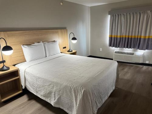 Super 8 by Wyndham Richfield Area - image 2