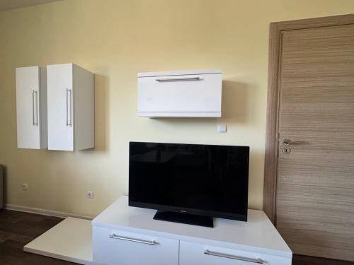 63rd Luxury One Bedroom Apartment, Sofia (photo 3)