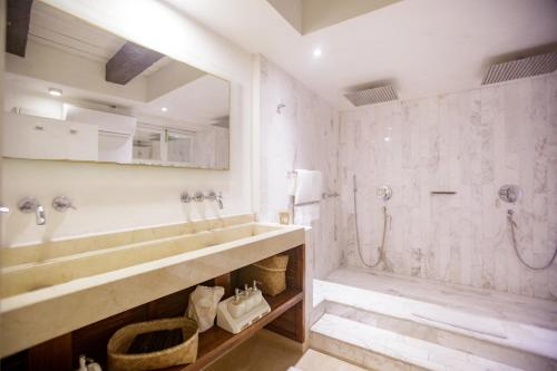 Two-Bedroom Suite image 6