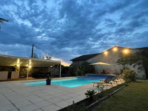 Gîte & Spa Château Lagrange les Tours (Gite & Spa Chateau Lagrange les Tours) in Saint-André-de-Cubzac