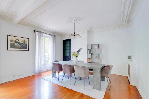 2 bedrooms, 4 beds