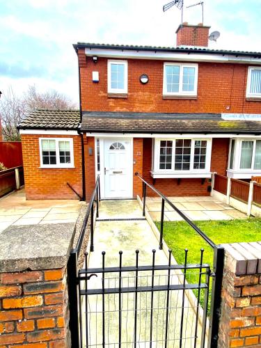 2 bed house sleeps 4-5, Liverpool (photo 10)