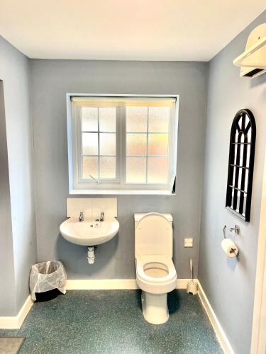 2 bed house sleeps 4-5, Liverpool (photo 8)