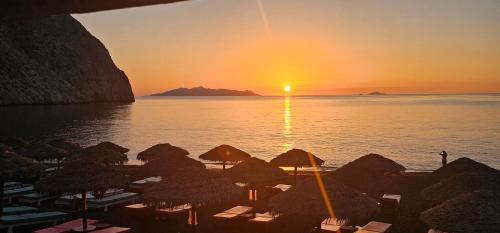 Santorini Sunrise Studio Pleasure Room Type - Economy Quadruple Room