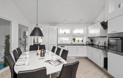 Kitchen, Stunning Home In Blokhus With Sauna in Blokhus