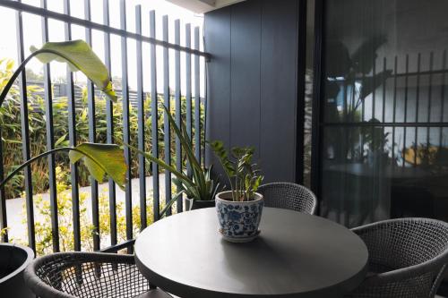 Stay by the sea in a luxe retreat in Marino