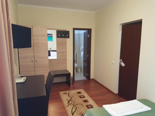 Hotel New - image 8
