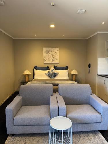 Premier One-Bedroom Suite with Spa Bath image 8