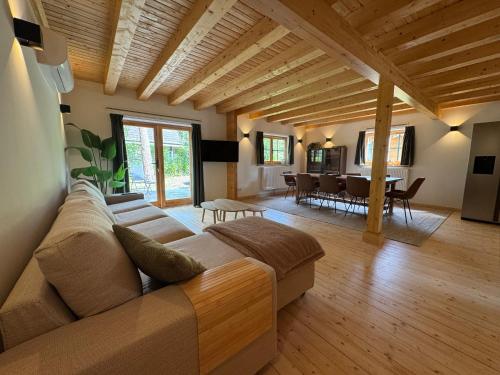 Huize Eléna (Huize Elena) in โลเชม