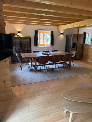 Huize Eléna (Huize Elena) in โลเชม