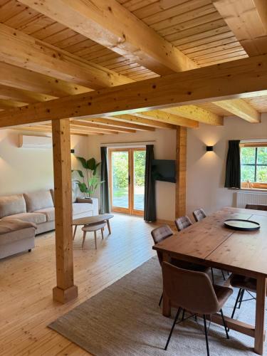 Huize Eléna (Huize Elena) in โลเชม