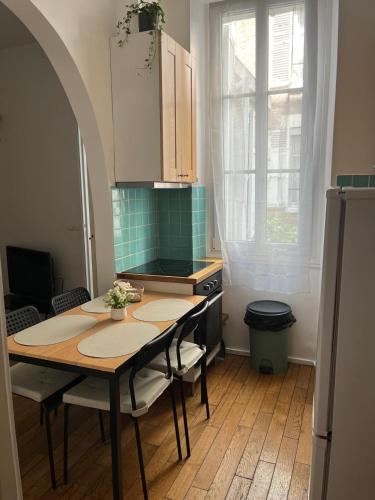 Kitchen, Charmant 2 pieces Calme & Confort - a 2 min de Paris & Bois de Vincennes in Bois de Vincennes