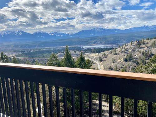 Rocky Mountain Springs Lodge in เรเดียมฮอตสปริง (บริติชโคลัมเบีย)