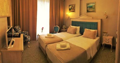 Vendome Hotel - image 2
