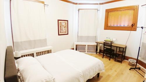 King-bed room with private bath -FREE WIFI-Self check in- New London-Mystic in นิวลอนดอน (CT)