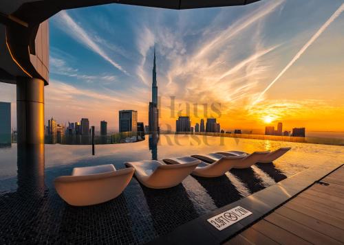 Paramount Midtown Hotel - Luxury Apartments & Infinity Pool with Burj Khalifa View, Дубай
