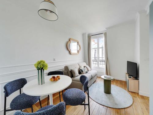 Magnificent apartment- 1BR-4P - Tour-Eiffel - image 3