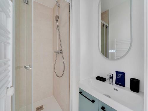 Magnificent apartment- 1BR-4P - Tour-Eiffel - image 6
