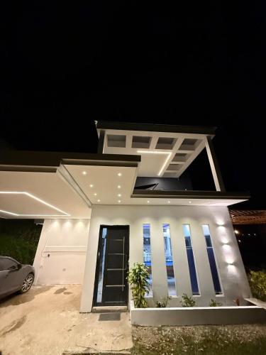 Villa de lujo con piscina, jacuzzi y vista maravillosa