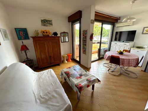 Apartment image 9