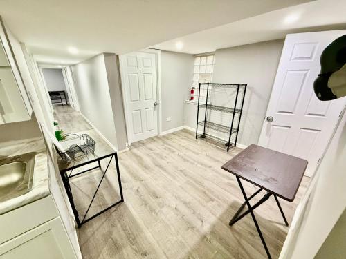 Super Amazing Place To Stay Near Downtown! Free Parking in Grand Boulevard