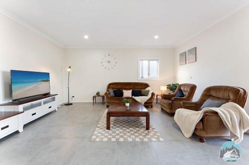 Spacious 4 Bedroom House Near Station & Parramatta